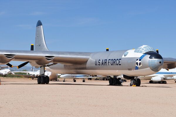 Американский бомбардировщик B-36 Миротворец Американский бомбардировщик B-36 Миротворец