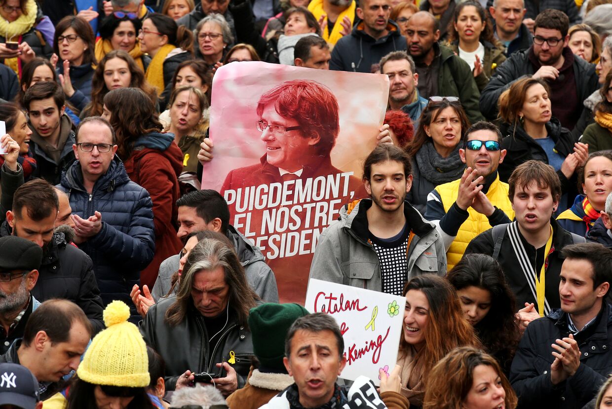Акция в поддержку Карлеса Пучдемона в Барселоне, Испания