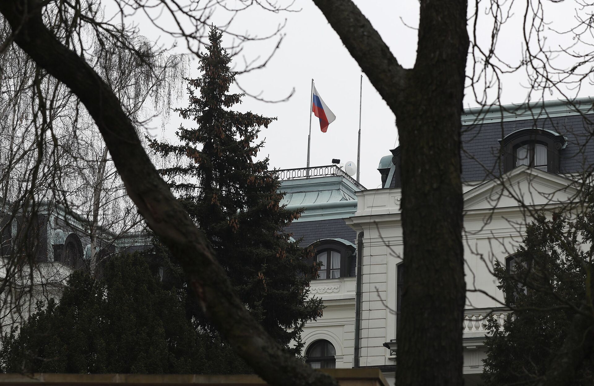 Российский флаг в посольстве России в Праге - ИноСМИ, 1920, 25.03.2021