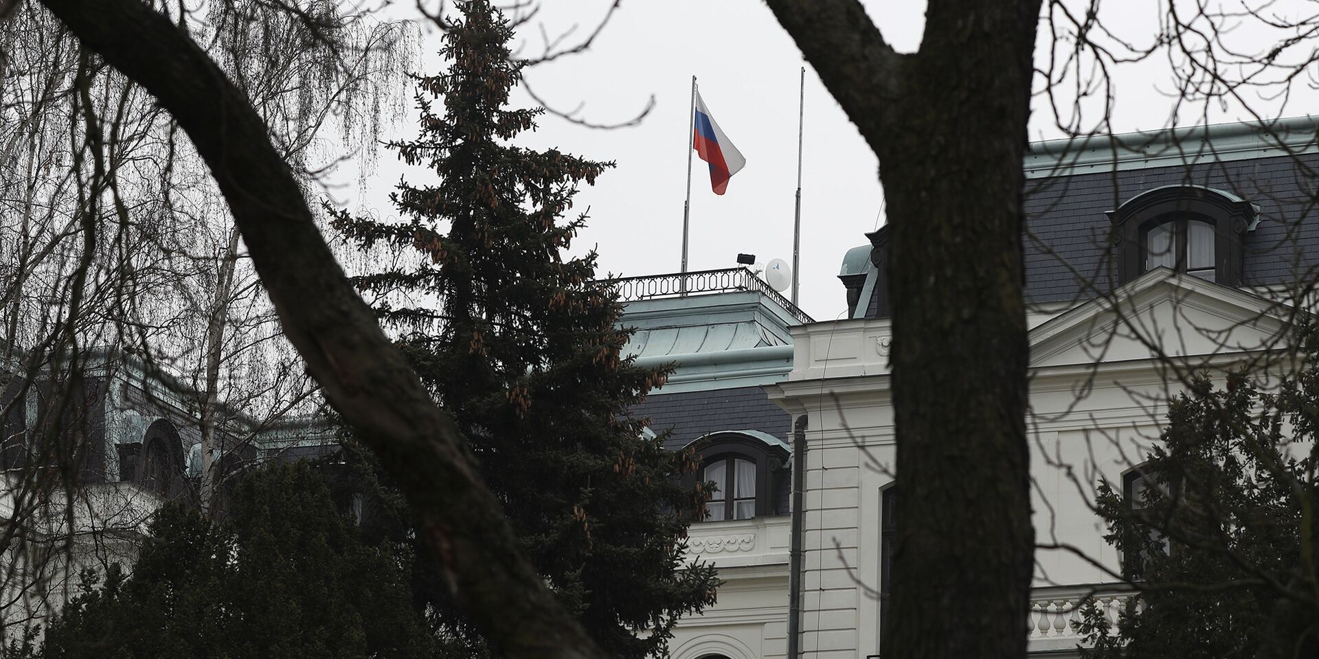 Российский флаг в посольстве России в Праге - ИноСМИ, 1920, 25.03.2021