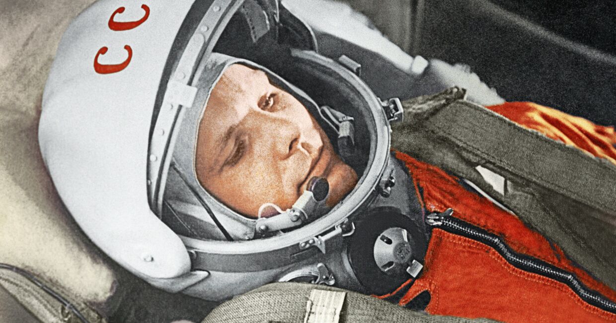 Юрий Гагарин в кабине космического корабля “Восток”