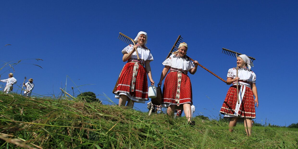 Участники ежегодного чешского фольклорного мероприятия