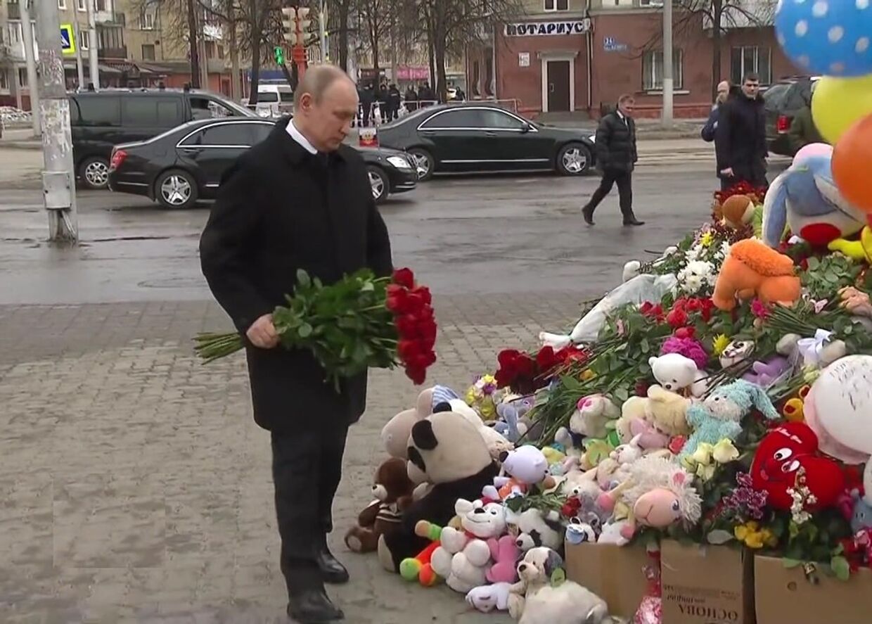 Путин почтил память погибших кемеровчан
