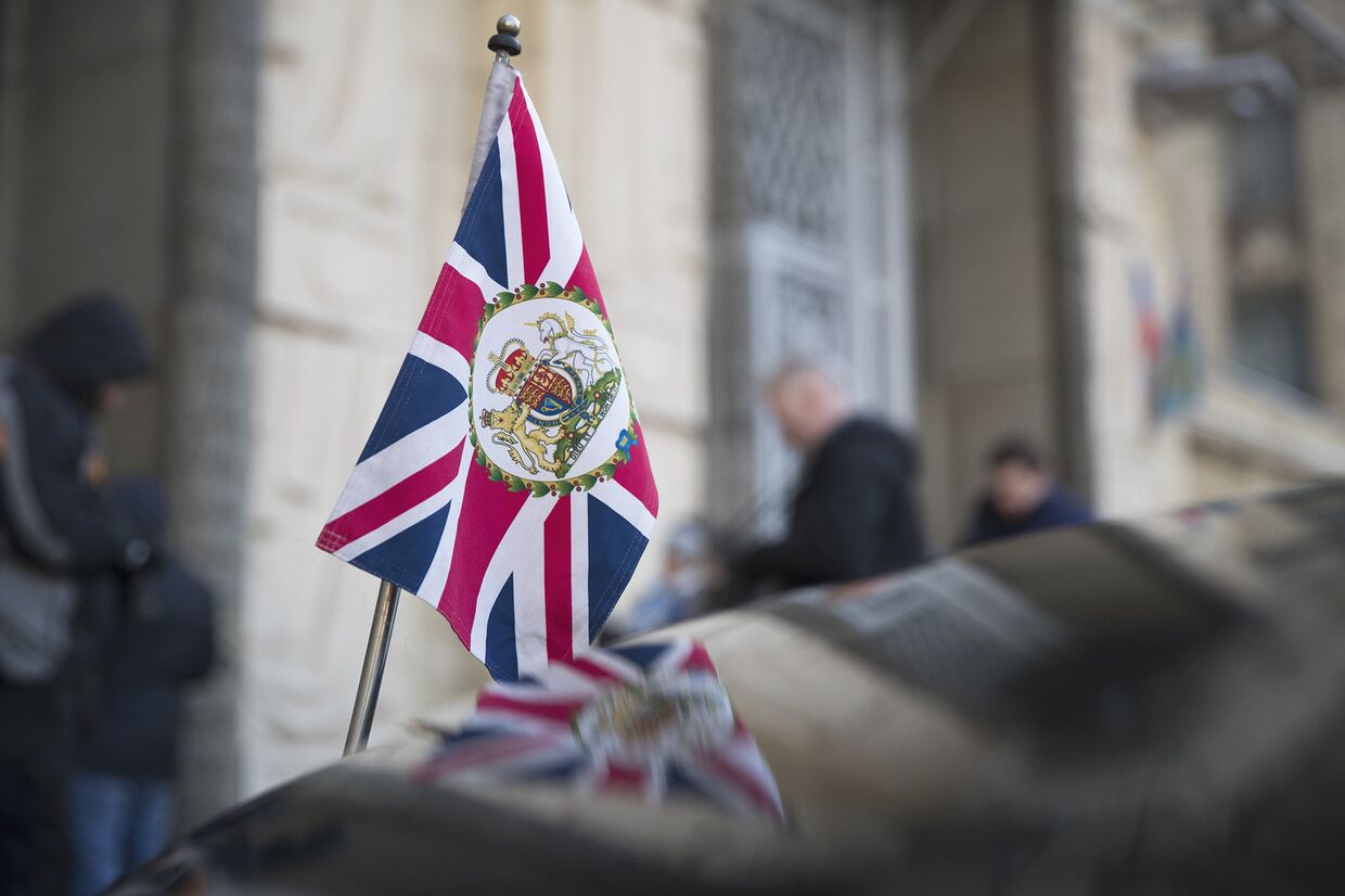 Флаг на автомобиле посла Великобритании в России Лори Бристоу
