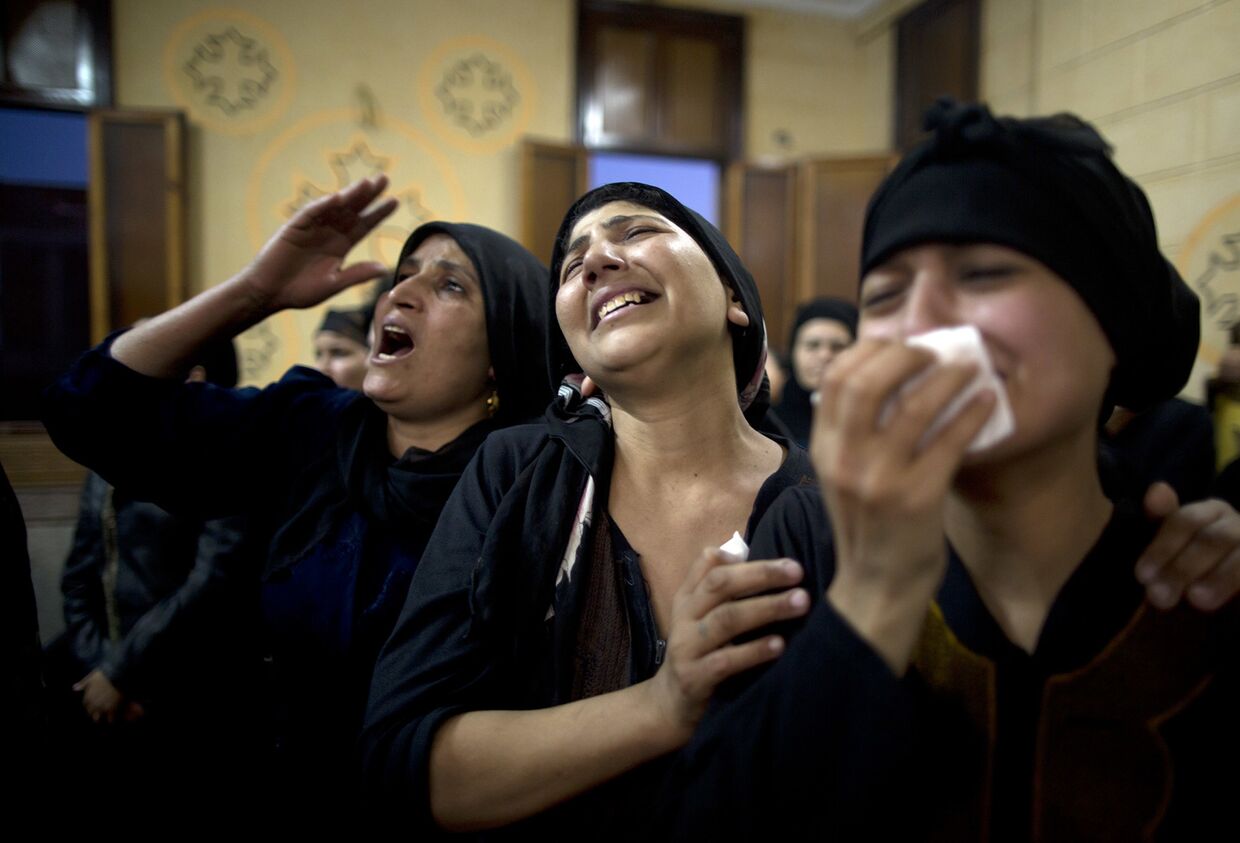 Коптские христиане скорбят о жертвах нападения боевиков на автобус в Египете