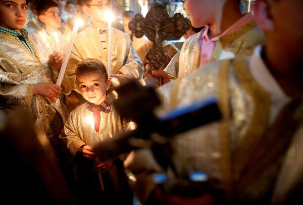 Палестинские христиане пришли на службу в пасхальное воскресенье