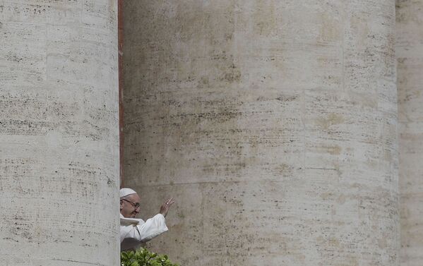 Папа Франциск произносит свое послание «Урби эт орби»