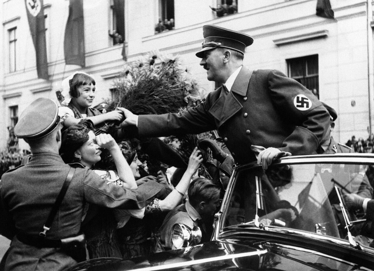 Адольф Гитлер в Берлине, 1938 год