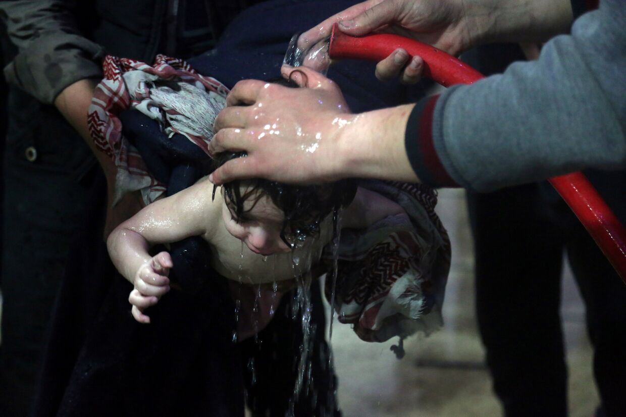 9 апреля 2018. Ребенок в больнице в Думе, Сирия, после предполагаемой химической атаки