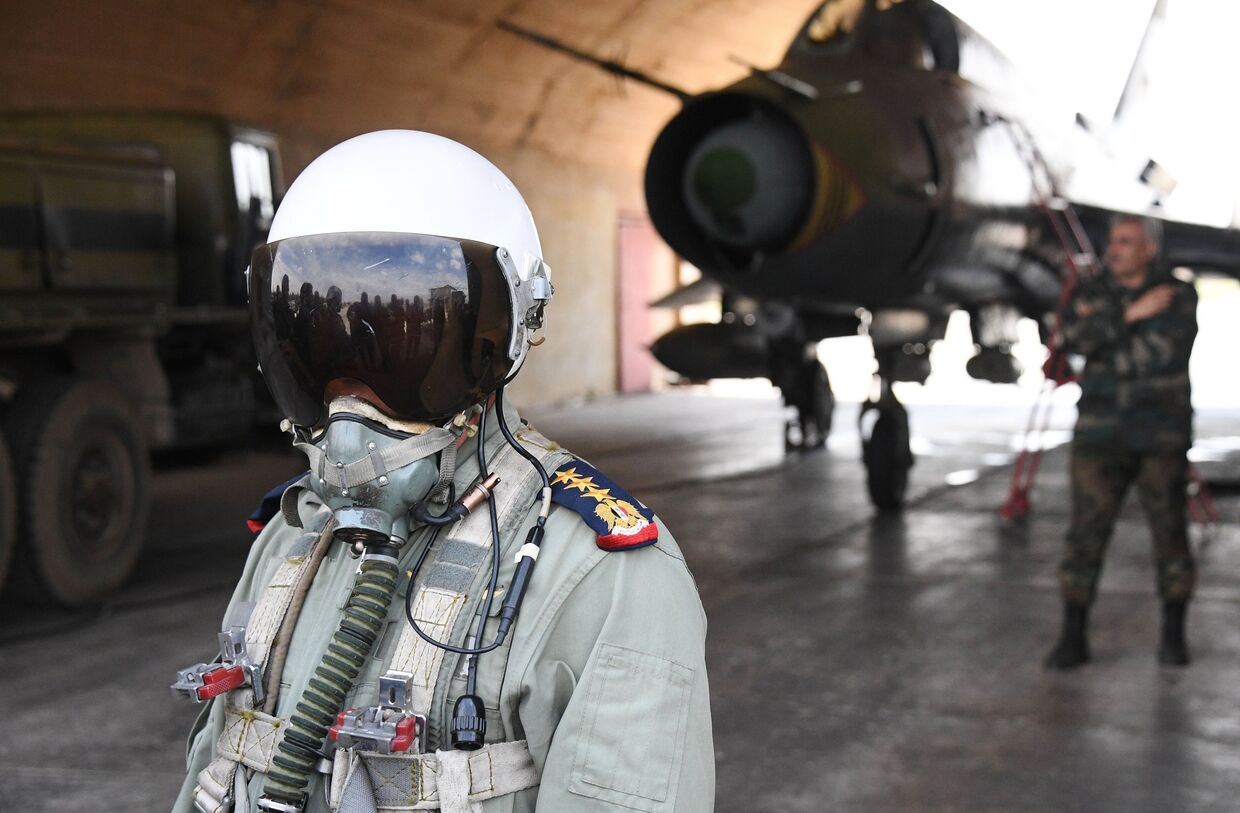Пилот сирийских военно-воздушных сил на аэродроме Шайрат