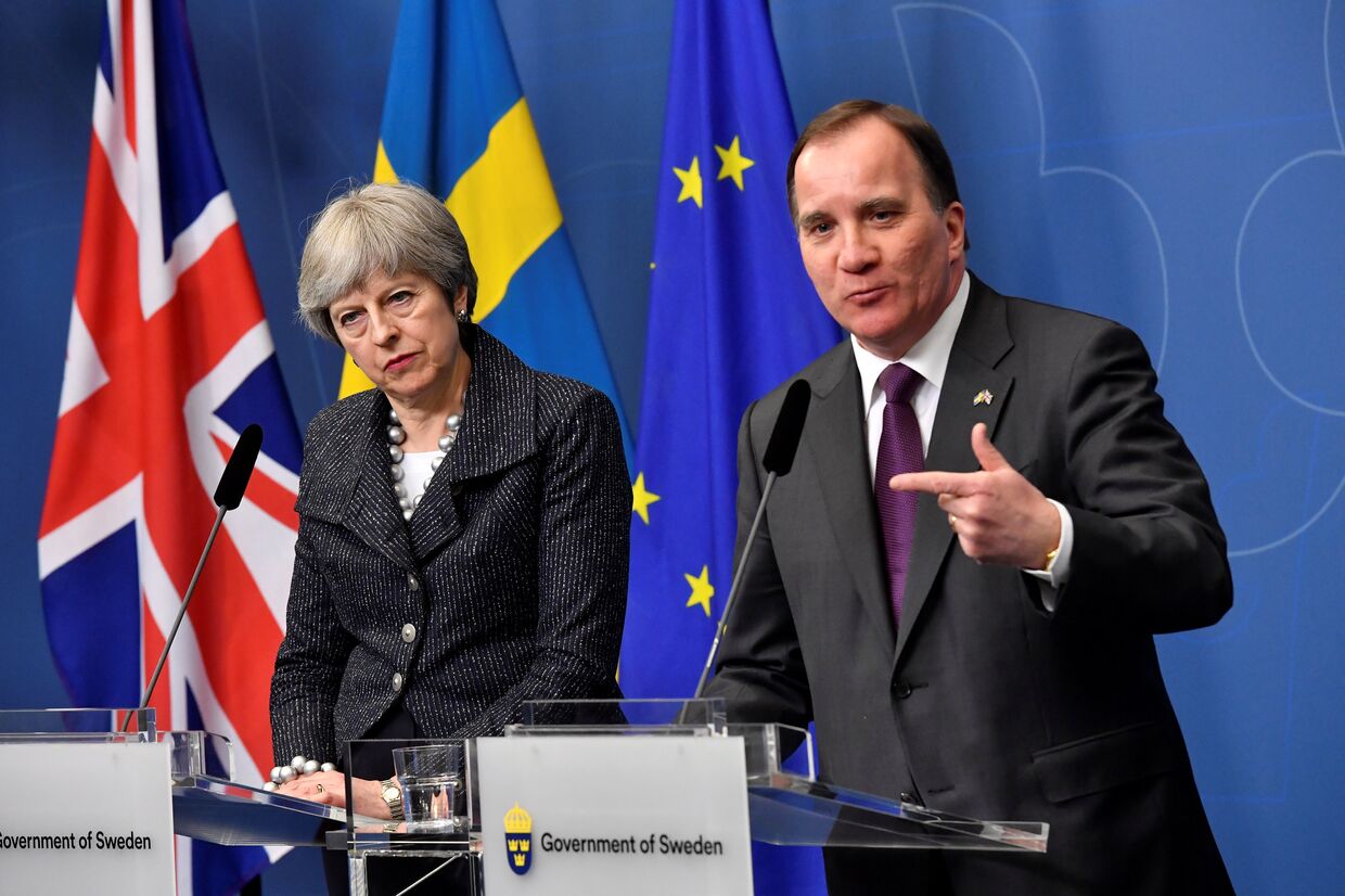 Премьер-министр Великобритании Тереза Мэй и премьер-министр Швеции Стефан Лёвен на пресс-конференции в Русенбаде, Стокгольм