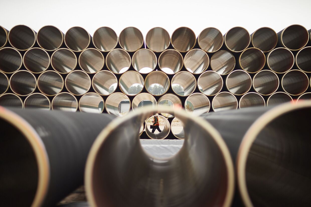 Трубы для газопровода Северный поток ‑ 2 на заводе по обетонированию в Котке, Финляндия