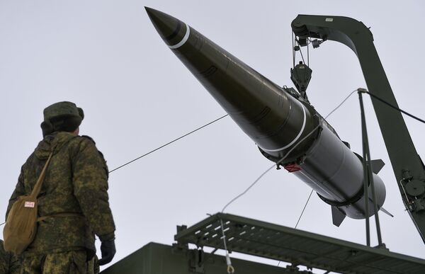 Пуск баллистической ракеты ОТРК Искандер-М на полигоне Капустин Яр Пуск баллистической ракеты ОТРК Искандер-М на полигоне Капустин Яр