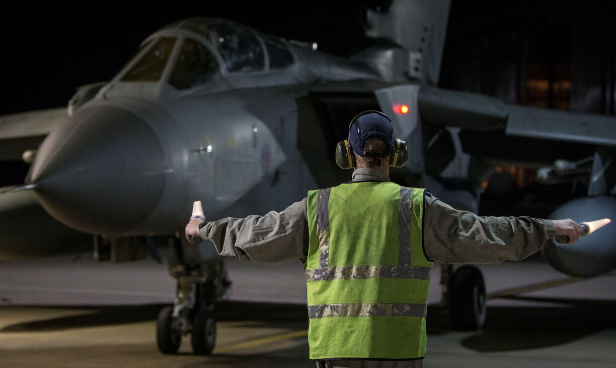 Боевой самолет RAF Tornado приземлился на Кипре после обстрела Дамаска. 14 апреля 2018