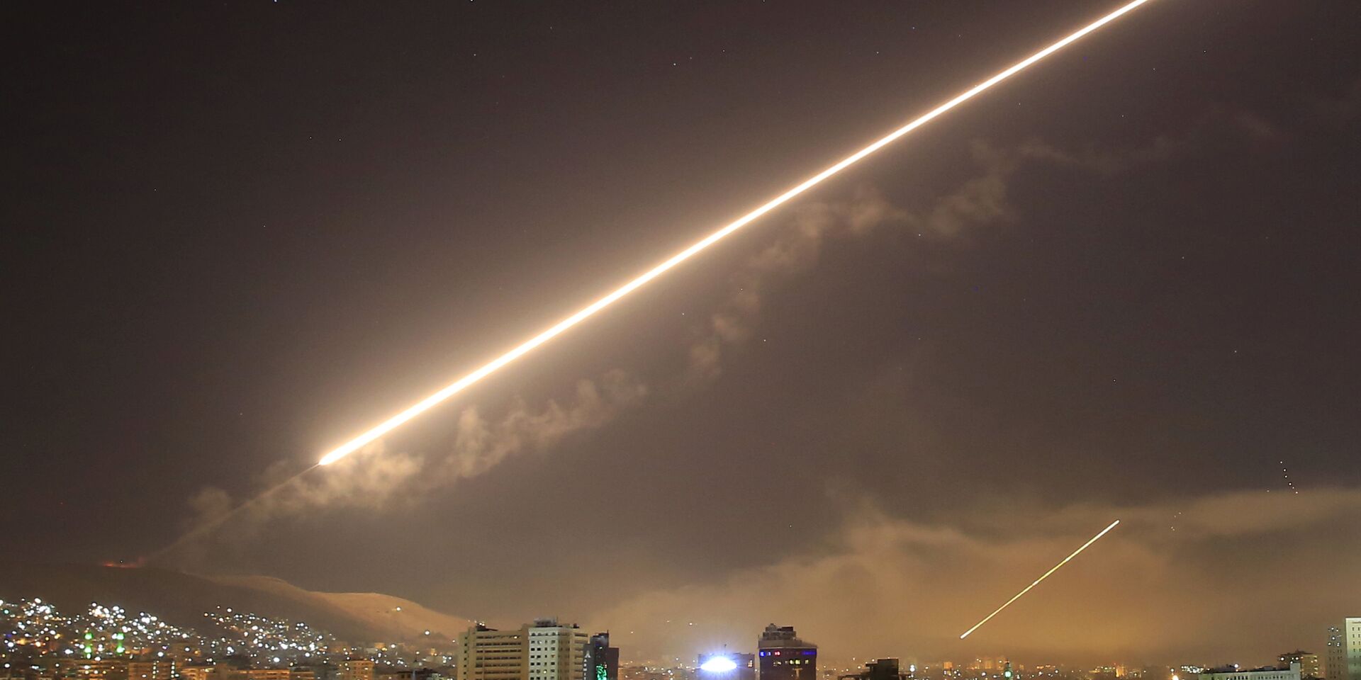 Зенитный огонь над Дамаском, Сирия. 14 апреля 2018 - ИноСМИ, 1920, 21.10.2022