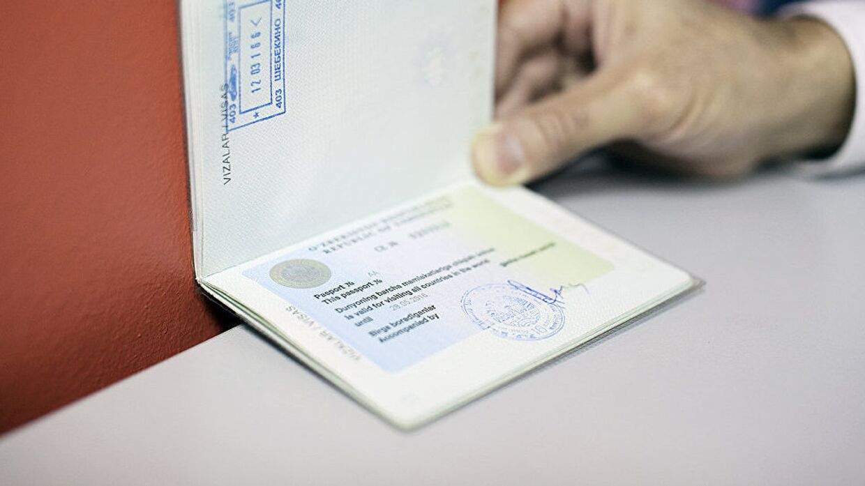Выездная виза в паспорте гражданина Узбекистана