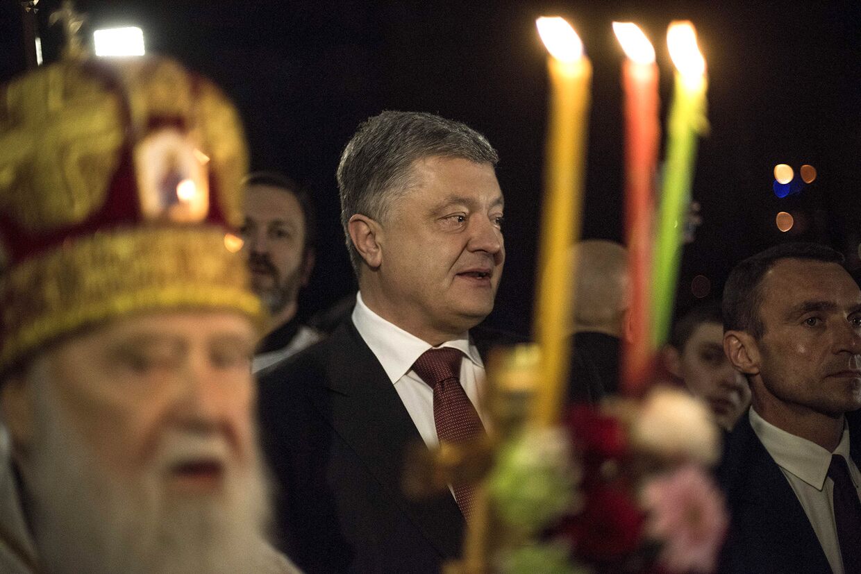 Президент Украины Петр Порошенко в монастыре в Киеве