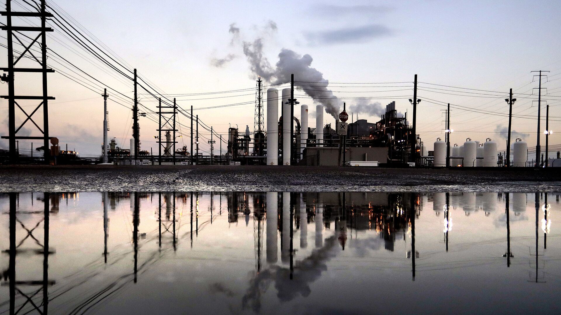 Нефтеперерабатывающий завод в Порт-Артуре, штат Техас - ИноСМИ, 1920, 15.09.2022