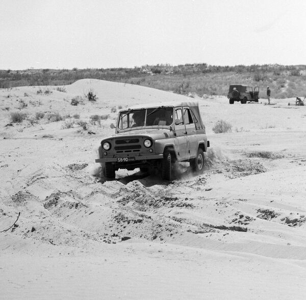 Автомобиль УАЗ-469 Автомобиль УАЗ-469