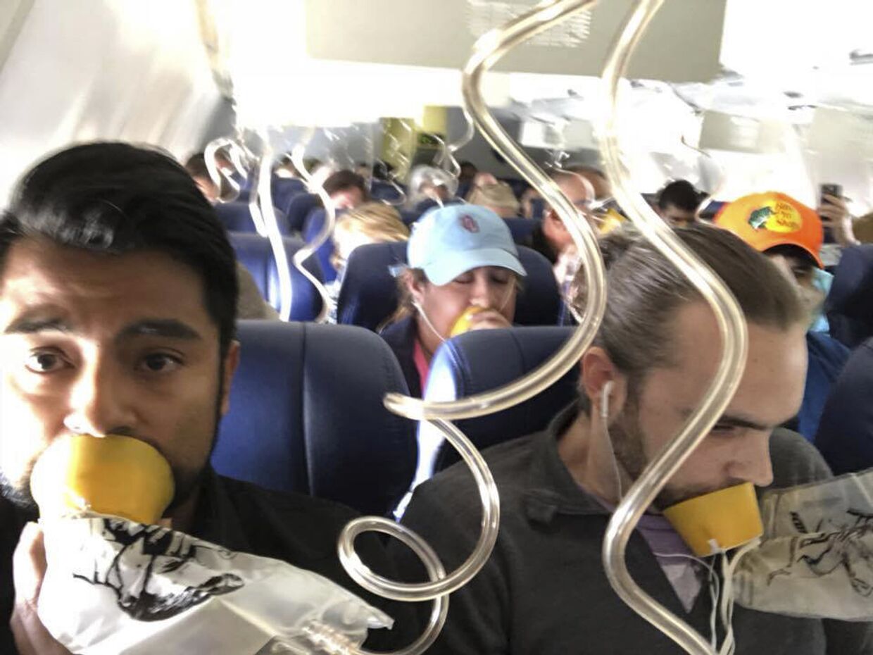 Пассажиры Southwest Airlines Boeing 737 во время инциндента