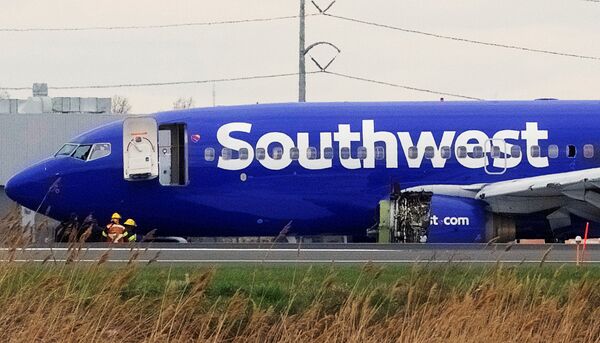 Самолет авиакомпании Southwest Airlines совершил экстренную посадку в Филадельфии из-за проблем с двигателем Самолет авиакомпании Southwest Airlines совершил экстренную посадку в Филадельфии из-за проблем с двигателем