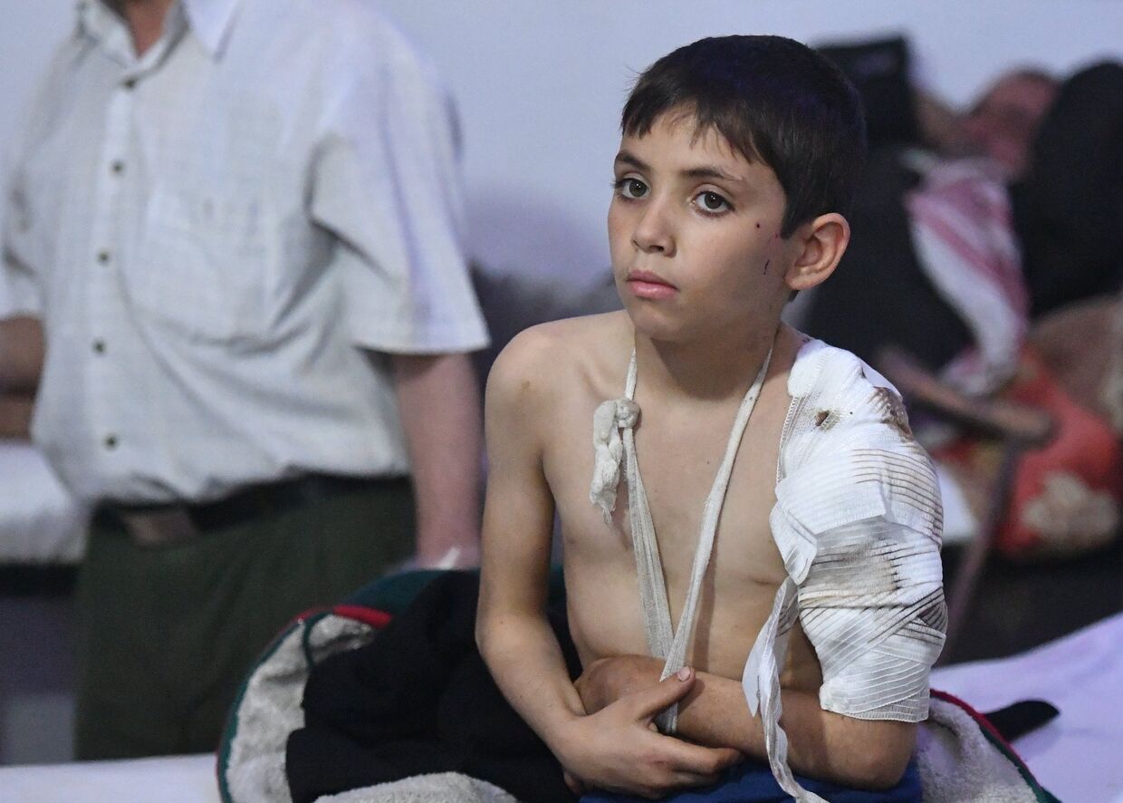 Пациент городской подземной больницы в пригороде Дамаска Думе