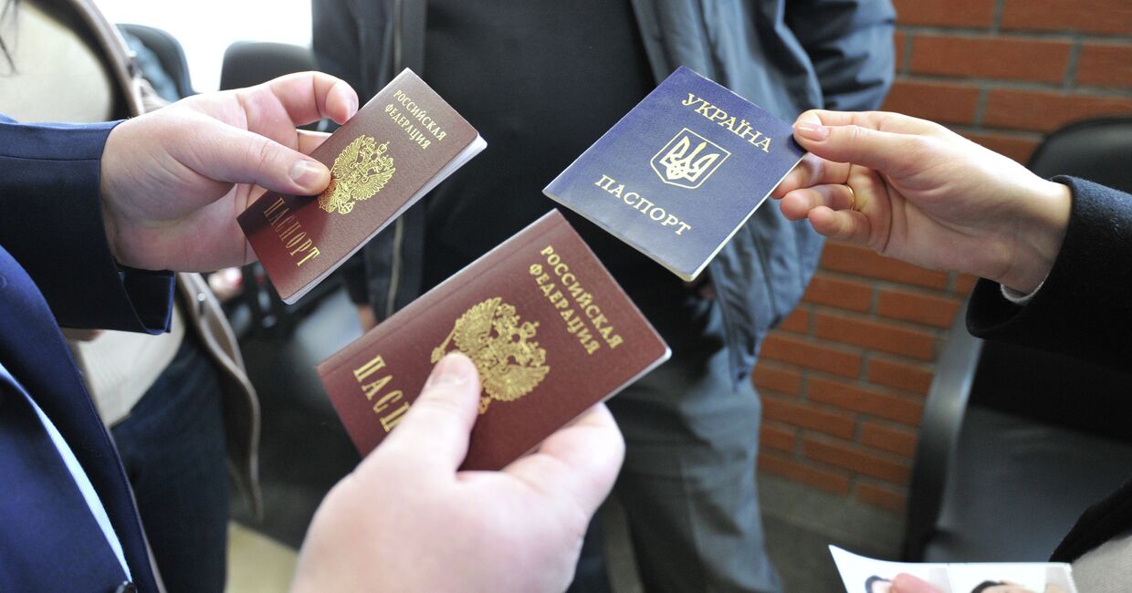 Получение паспортов Российской Федерации жителями Крыма в паспортно-визовом центре Москвы