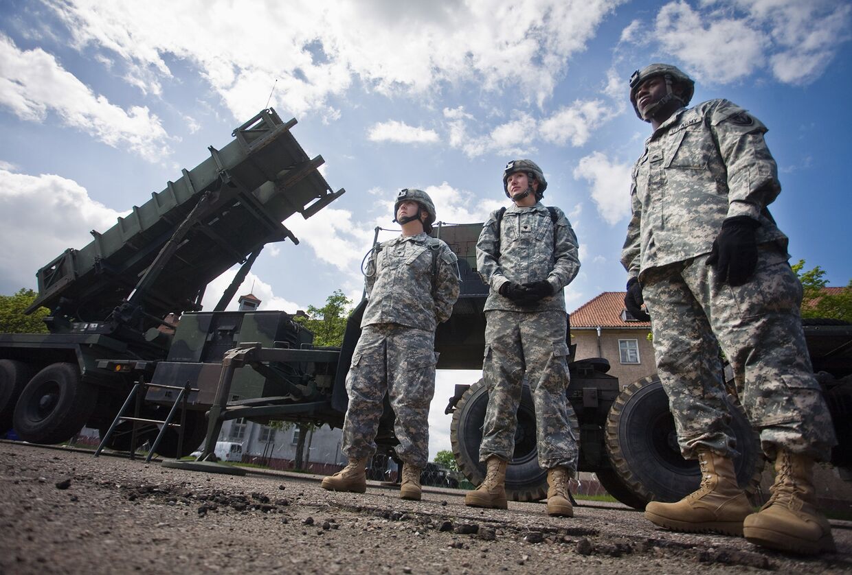 Американские солдаты у противоракетного комплекса «Пэтриот» в Польше