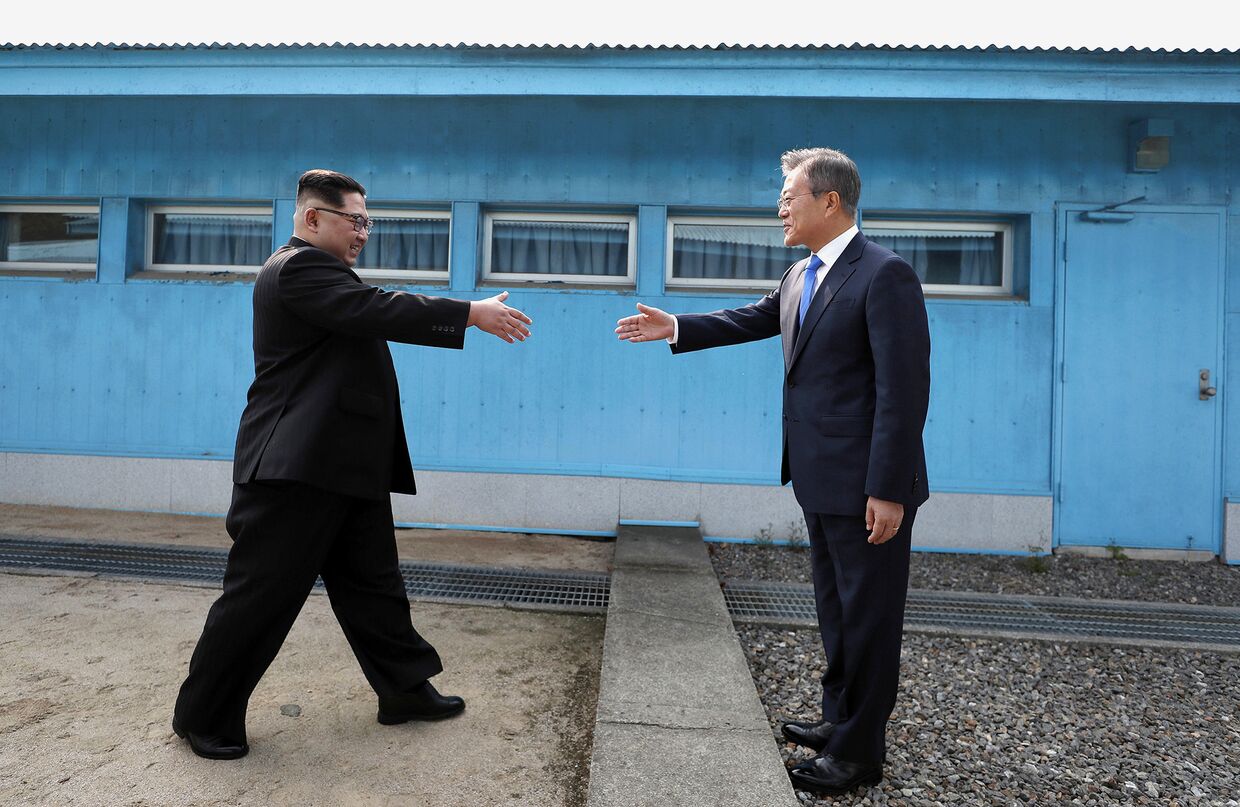 Лидер Северной Кореи Ким Чен Ын и президент Южной Кореи Мун Чжэ Ин