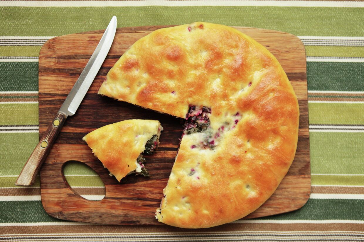 Осетинский пирог со свекольной ботвой и сыром