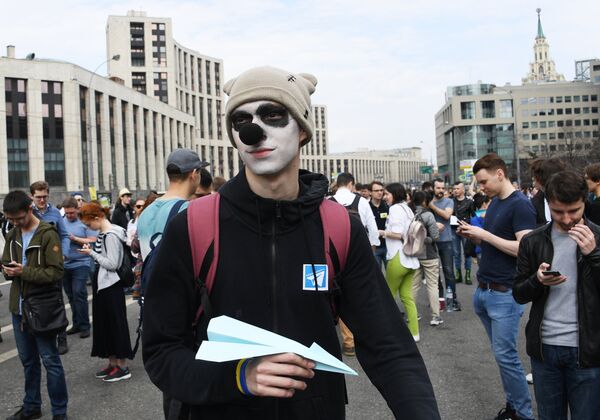 Участник митинга в поддержку мессенджера Telegram на проспекте Сахарова в Москве Участник митинга в поддержку мессенджера Telegram на проспекте Сахарова в Москве