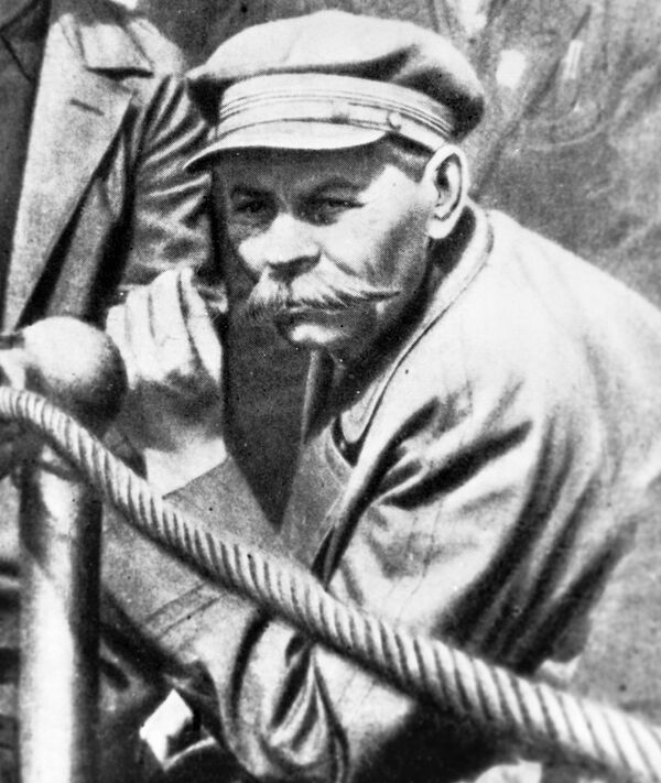 Писатель Максим Горький на Балтийском заводе в Ленинграде Писатель Максим Горький на Балтийском заводе в Ленинграде
