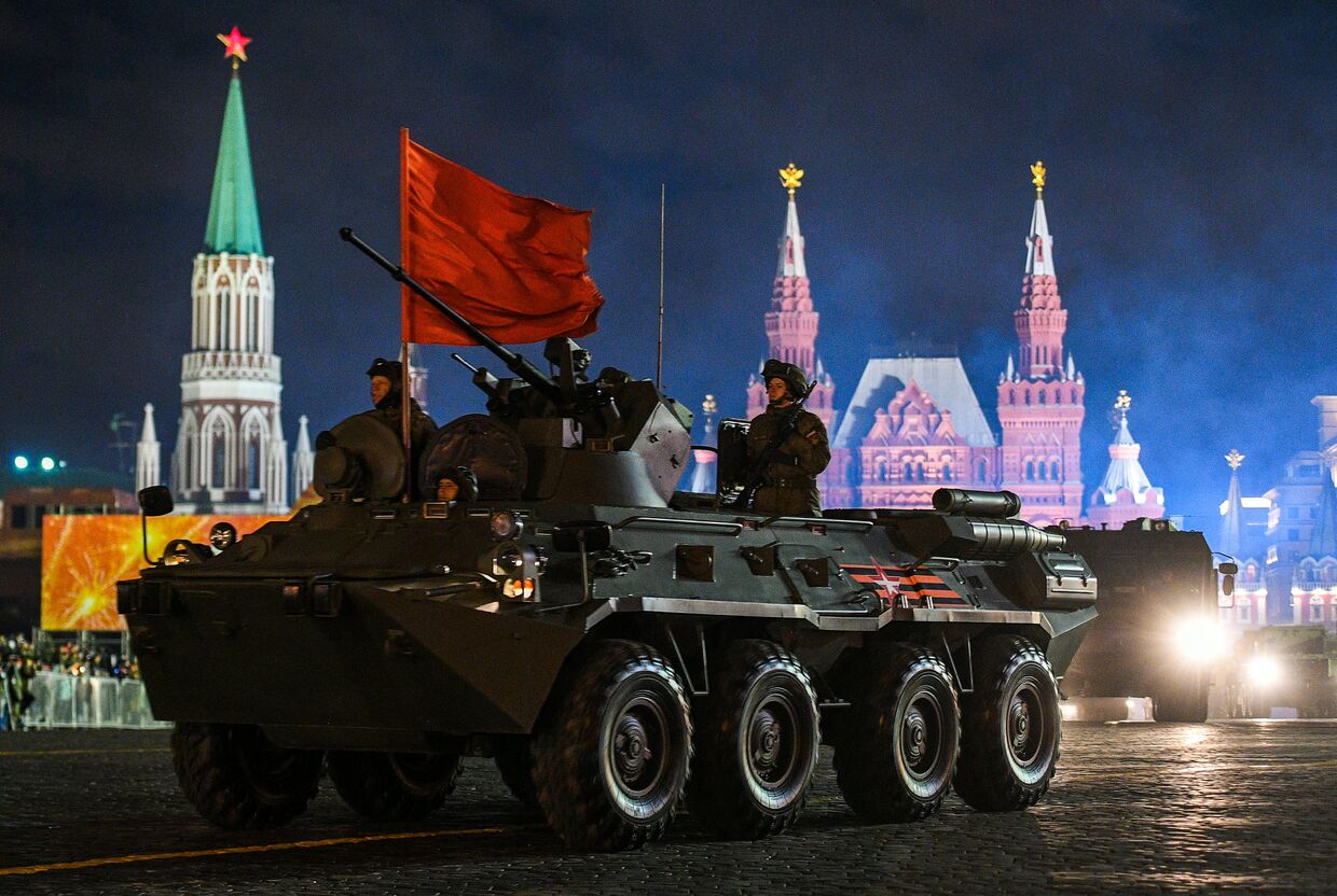 Бронетранспортер БТР-82А на репетиции военного парада на Красной площади