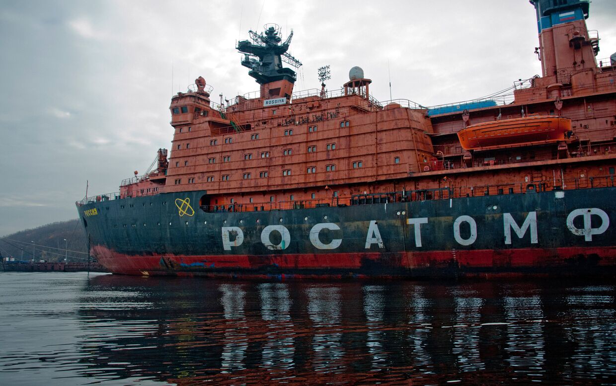 Атомный ледокол Россия в порту Мурманска