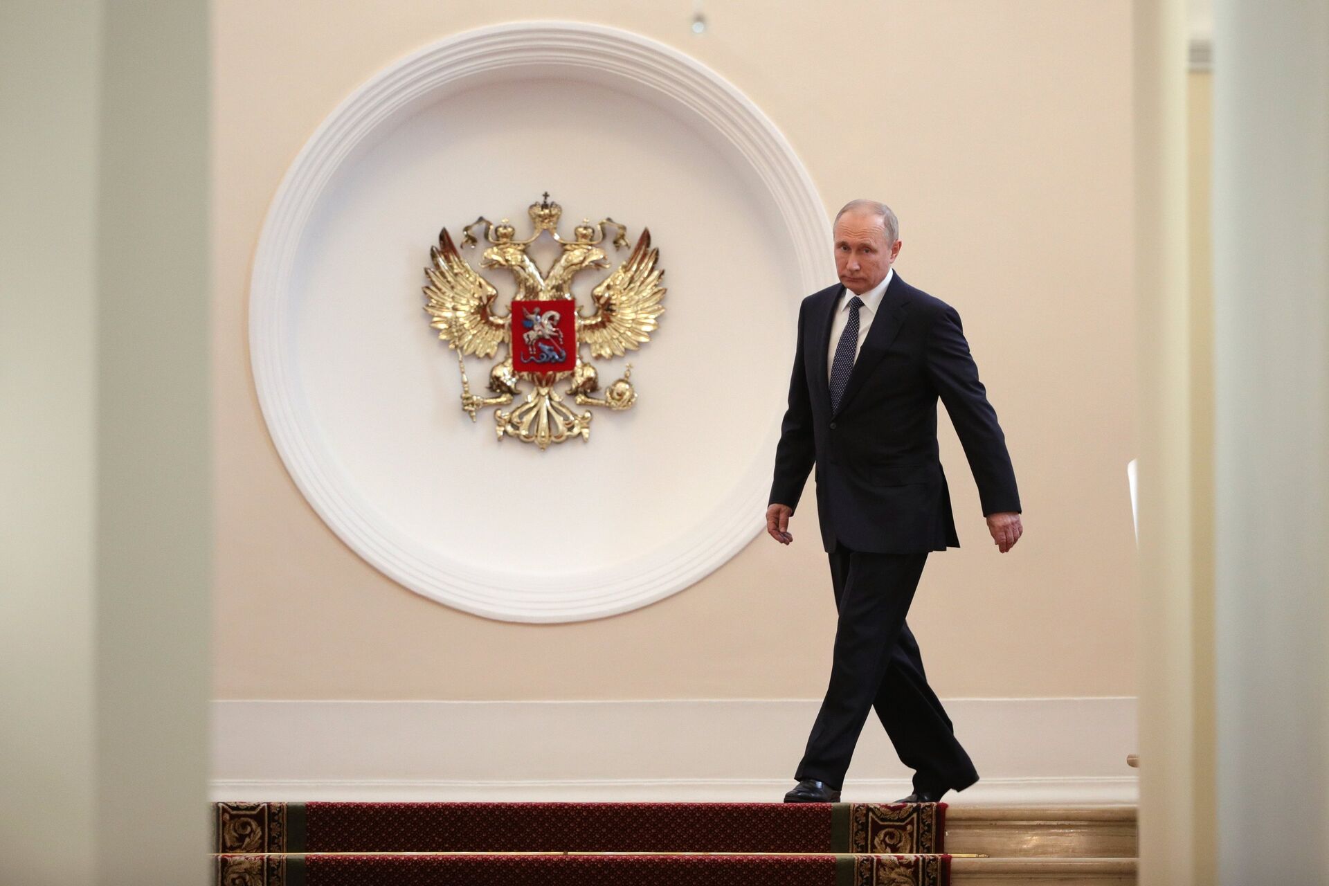 Избранный президент РФ Владимир Путин во время церемонии инаугурации в Кремль. 7 мая 2018 - ИноСМИ, 1920, 16.12.2021