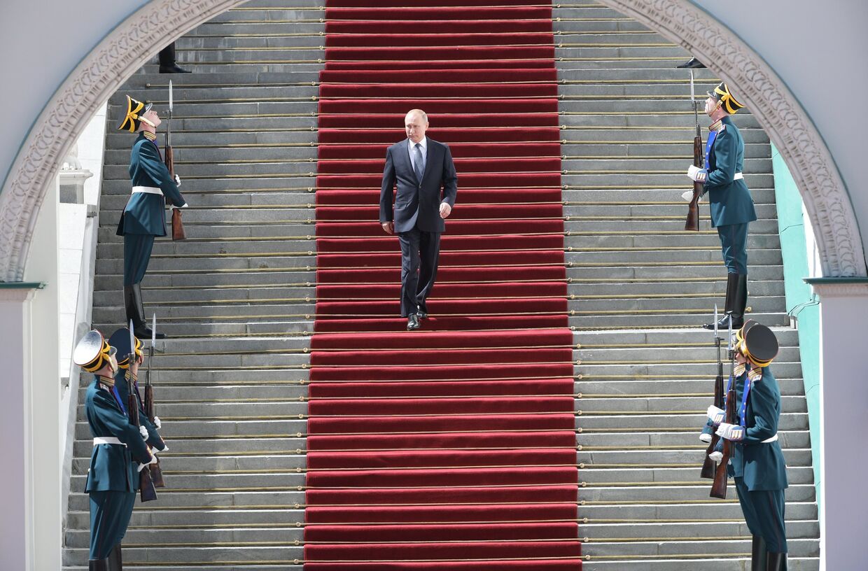 Президент РФ Владимир Путин после церемонии инаугурации на Соборной площади Кремля. 7 мая 2018