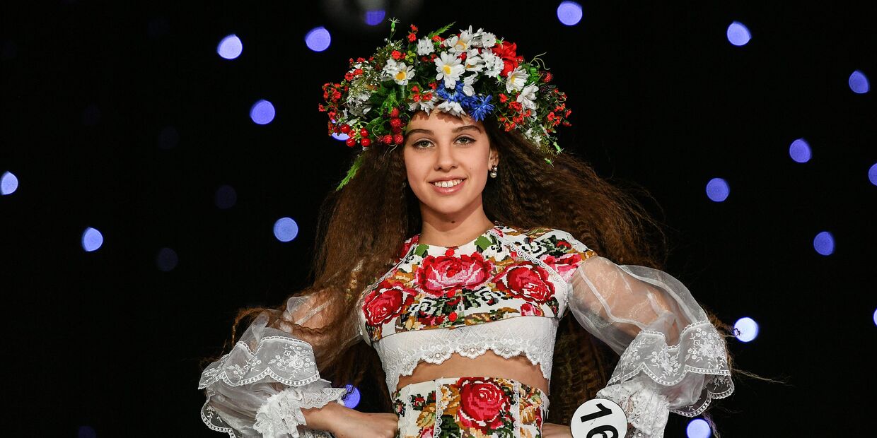 Юная участница на финале Всероссийского конкурса Юная российская красавица 2017