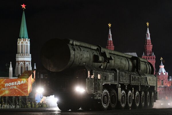 Комплекс РС-24 Ярс на репетиции военного парада на Красной площади Комплекс РС-24 Ярс на репетиции военного парада на Красной площади