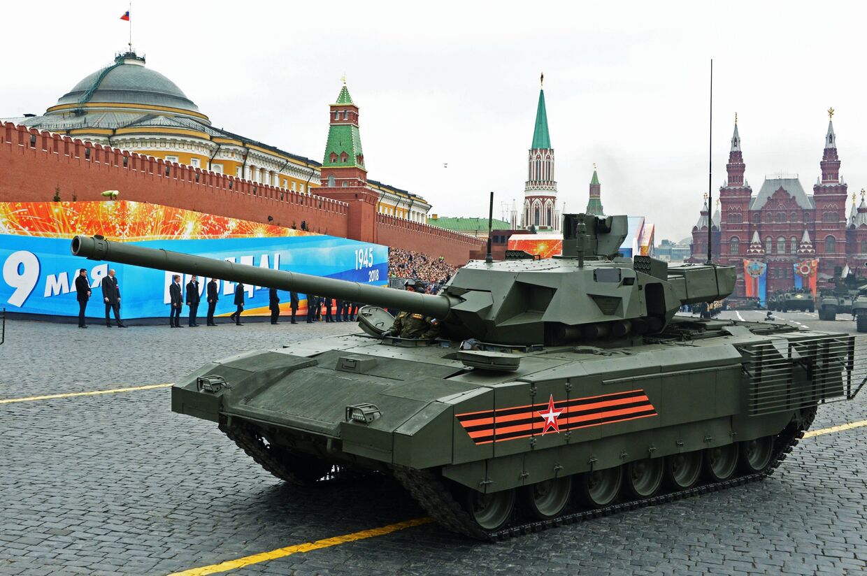 Танк Т-14 Армата на генеральной репетиции военного парада на Красной площади