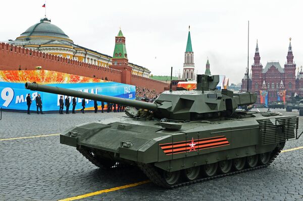 Танк Т-14 Армата на генеральной репетиции военного парада на Красной площади Танк Т-14 Армата на генеральной репетиции военного парада на Красной площади