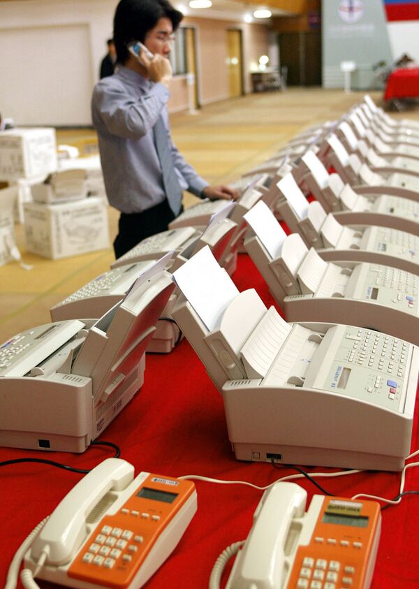 Работа факсимильных аппаратов в штаб-квартире центрального избирательного комитета Тайваня