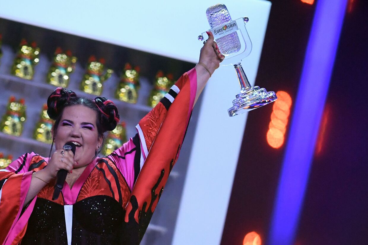 Победительница из Израиля в финале конкурса Евровидение Нетта Барзилай . 12 мая 2018