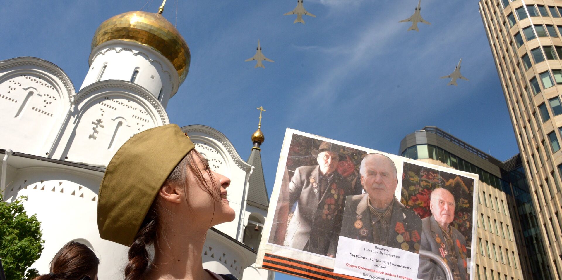 Cтратегический бомбардировщик-ракетоносец Ту-160 Николай Кузнецов и дальние ракетоносцы-бомбардировщики Ту-22М3 на военном параде, посвященном 73-й годовщине Победы в ВОВ - ИноСМИ, 1920, 21.04.2025