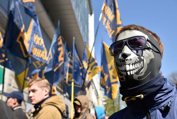 Акция протеста радикалов у здания украинского филиала Сбербанка в Киеве. 10 апреля 2017 Акция протеста радикалов у здания украинского филиала Сбербанка в Киеве. 10 апреля 2017