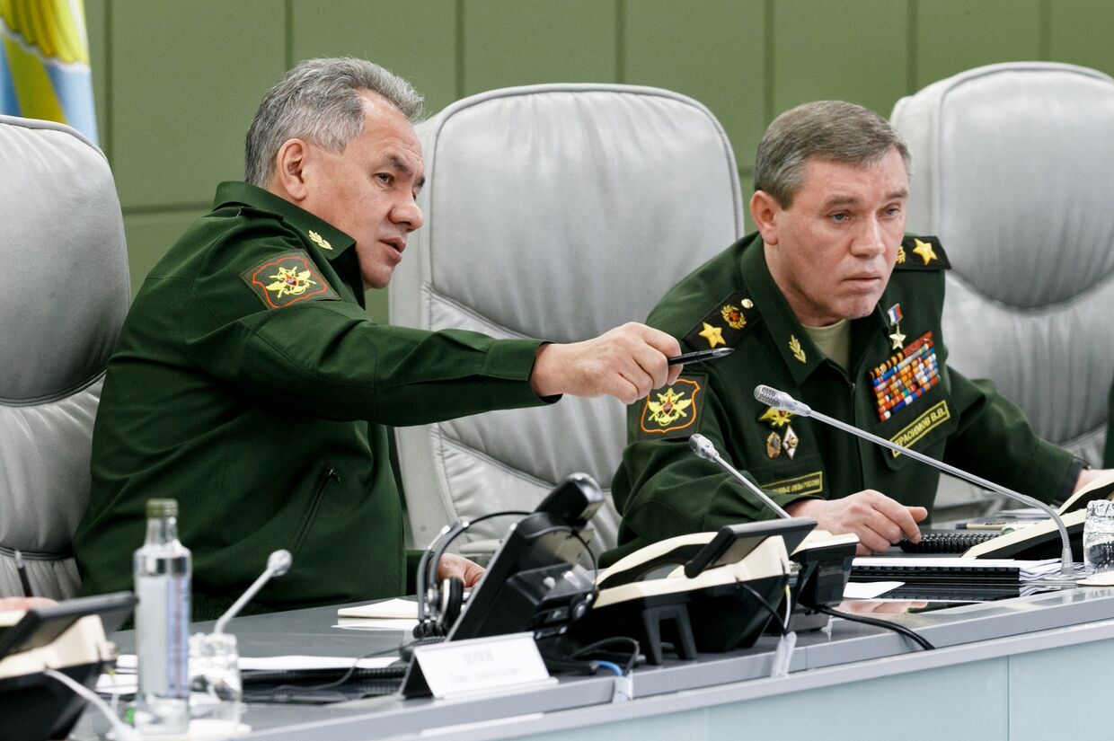 Министр обороны РФ Сергей Шойгу и первый заместитель министра обороны РФ Валерий Герасимов