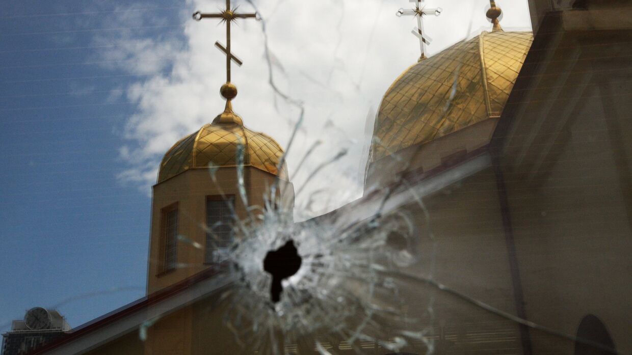 Последствия нападения боевиков на церковь в Грозном