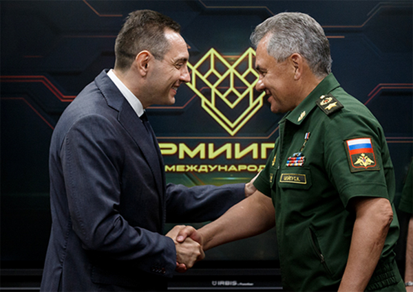 Глава минобороны Сербии Александр Вулин и министр обороны РФ генерал армии Сергей Шойгу. 12 августа 2017 Глава минобороны Сербии Александр Вулин и министр обороны РФ генерал армии Сергей Шойгу. 12 августа 2017