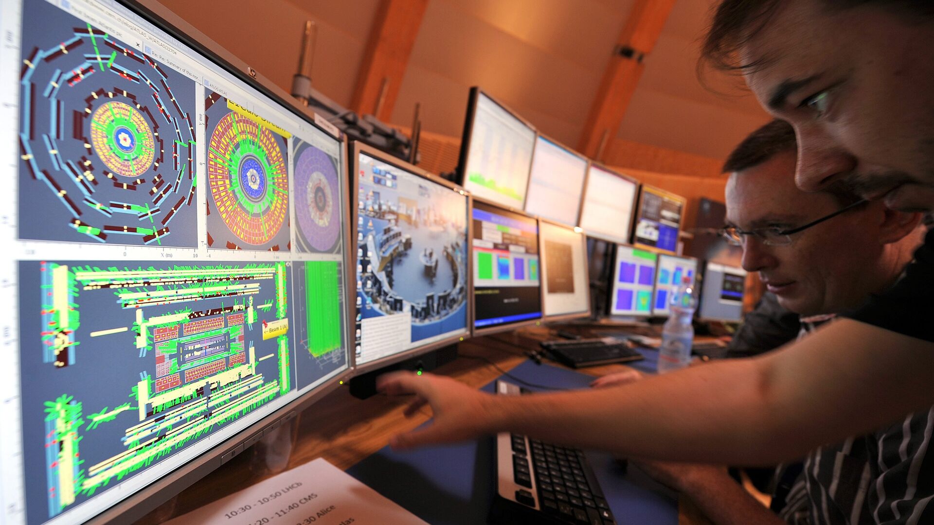 10 сентября 2008. Физики в ЦЕРН, Швейцария, проводят эксперимент на Большом адронном коллайдере - ИноСМИ, 1920, 20.12.2022