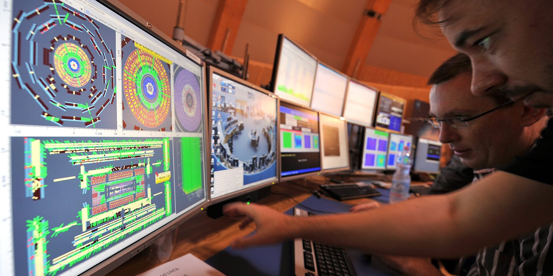 10 сентября 2008. Физики в ЦЕРН, Швейцария, проводят эксперимент на Большом адронном коллайдере - ИноСМИ, 1920, 28.11.2022