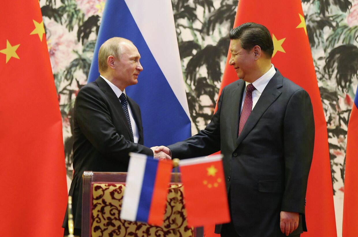 Президент РФ Владимир Путин и председатель КНР Си Цзиньпин на встрече в рамках саммита АТЭС